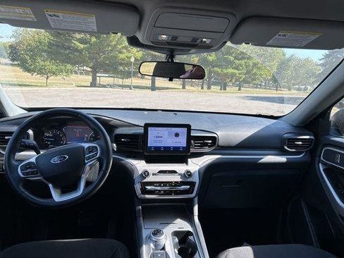 Used 2023 Ford Explorer XLT image 19