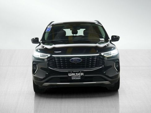 Used 2023 Ford Escape Platinum image 9