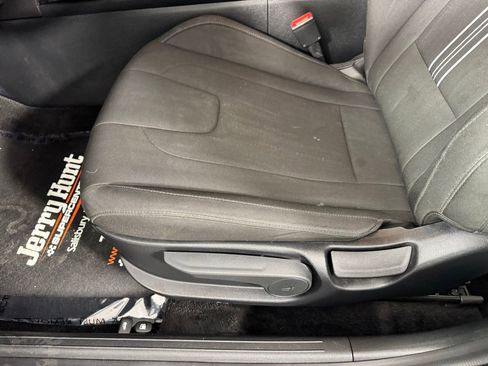 Used 2024 Hyundai Elantra SEL image 11