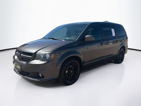 Used 2020 Dodge Grand Caravan GT FWD image 3