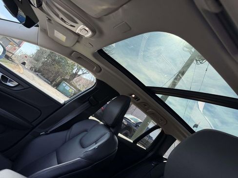 Used 2022 Volvo V60 T5 Cross Country image 19