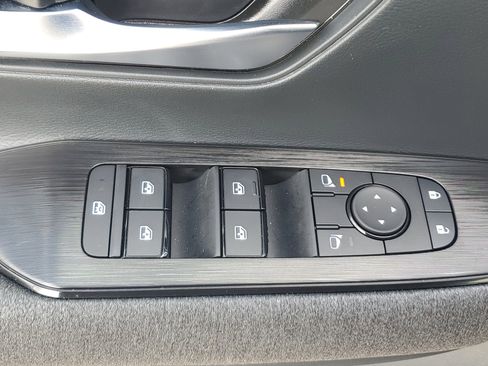 Used 2025 Nissan Kicks SV image 26