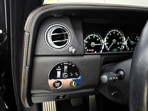 Used 2020 Rolls-Royce Cullinan Black Badge image 34