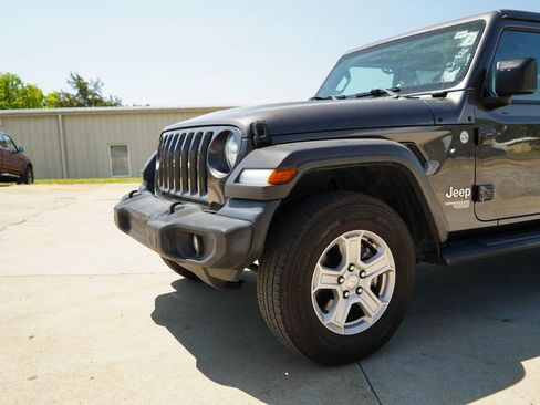 Used 2018 Jeep Wrangler Unlimited Sport S AWD/4WD image 17