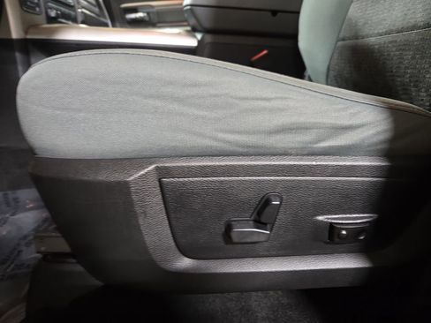 Used 2017 RAM 1500 Classic SLT w/ SLT Plus D￩cor Group image 29