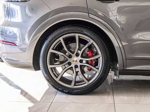 Used 2021 Porsche Cayenne GTS image 11