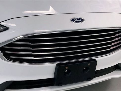 Used 2019 Ford Fusion SE FWD image 31