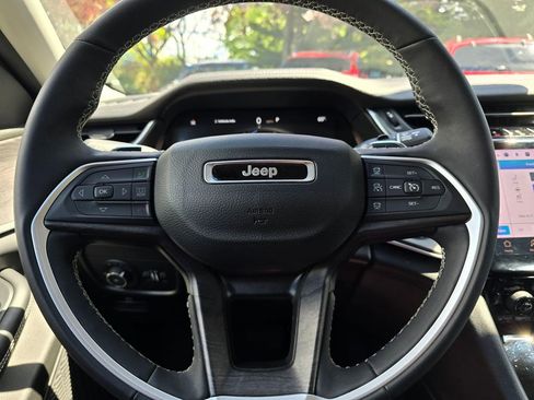Used 2023 Jeep Grand Cherokee L Limited w/ Luxury Tech Group II AWD/4WD image 17