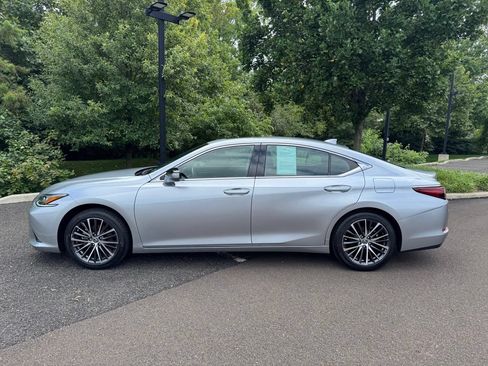 Used 2024 Lexus ES 350 w/ Premium Package FWD image 2