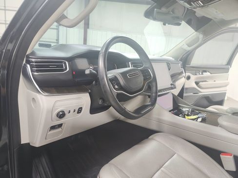 Used 2023 Jeep Grand Wagoneer L Series II w/ Convenience Group III AWD/4WD image 18