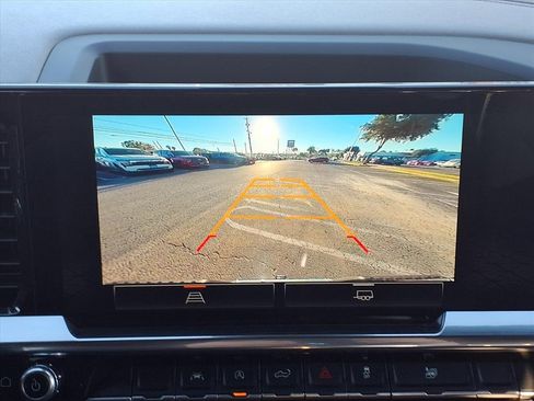 Used 2025 GMC Sierra 1500 SLT image 17