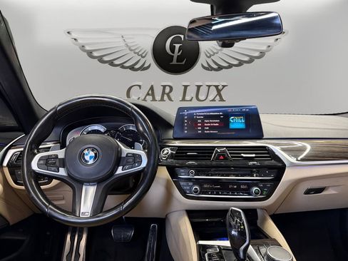 Used 2017 BMW 540i w/ M Sport Package RWD image 10