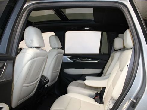 Used 2023 Cadillac XT6 Sport image 9