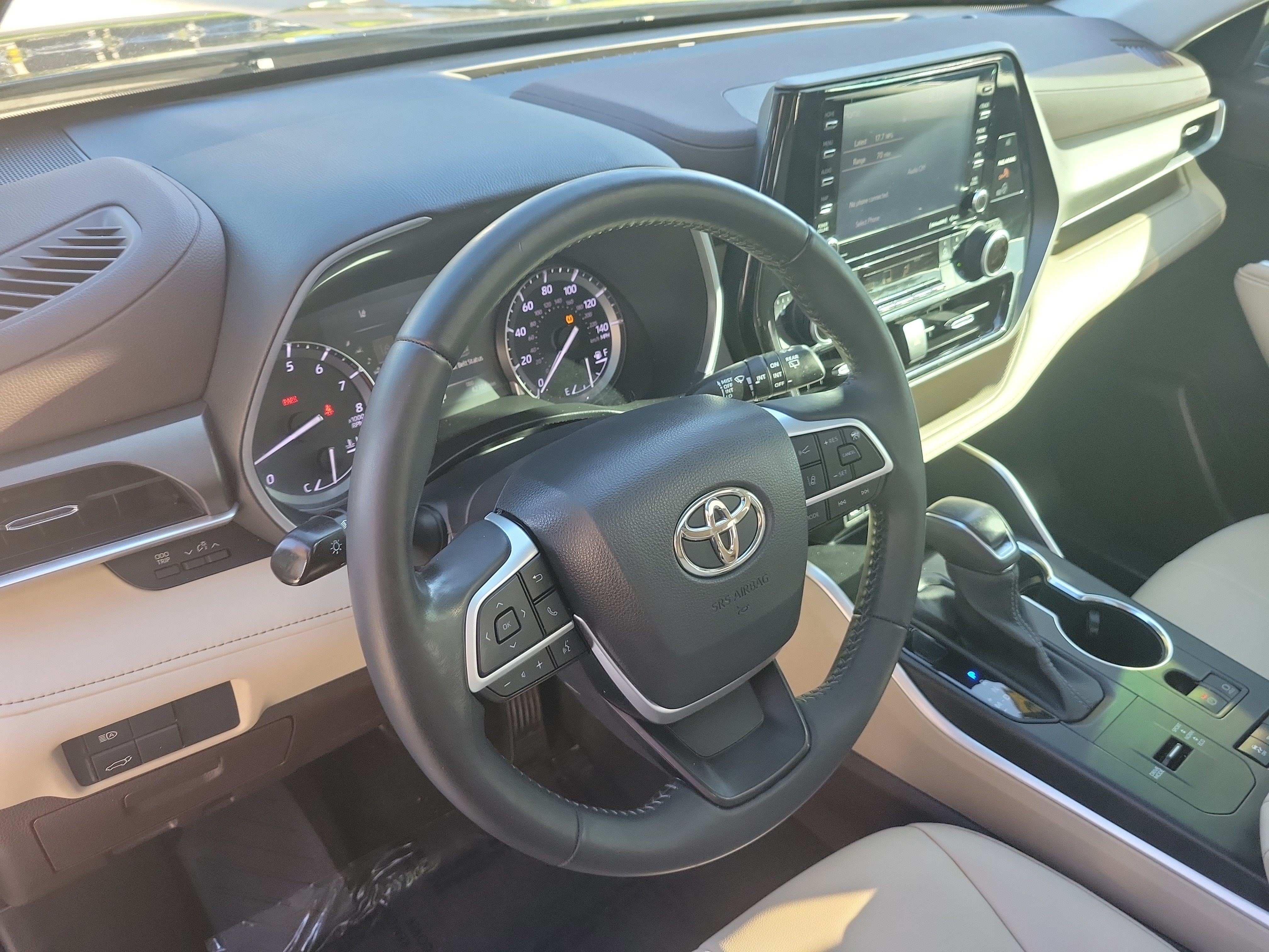 Used 2022 Toyota Highlander XLE FWD image 27