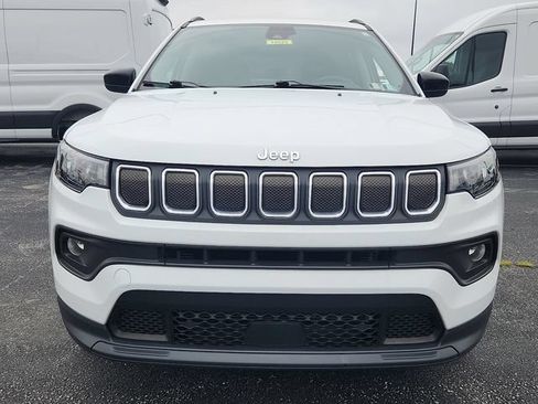 Used 2022 Jeep Compass Latitude w/ Convenience Group AWD/4WD image 2