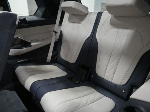 Used 2019 BMW X7 xDrive50i w/ Dynamic Handling Package image 14