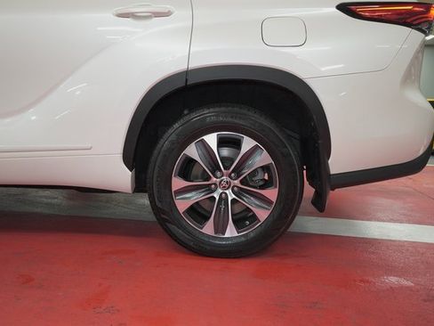 Used 2021 Toyota Highlander XLE image 31