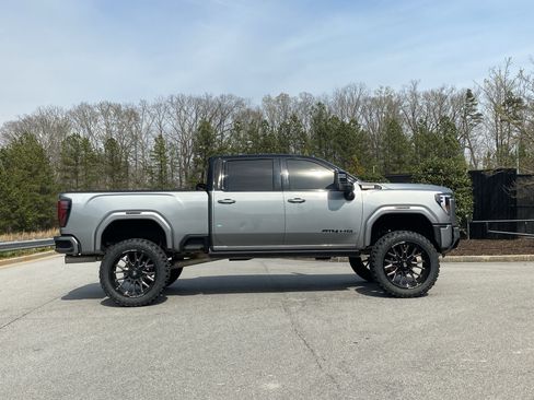 Used 2025 GMC Sierra 2500 AT4 w/ AT4 Premium Plus Package image 5