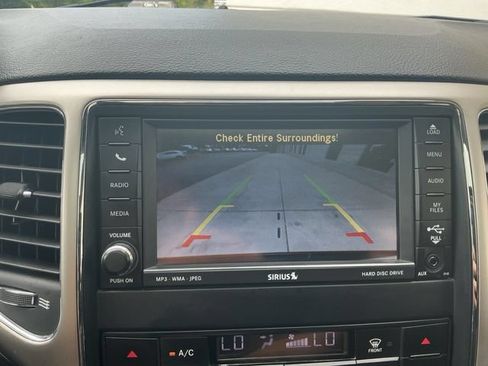 Used 2011 Jeep Grand Cherokee Laredo AWD/4WD image 3