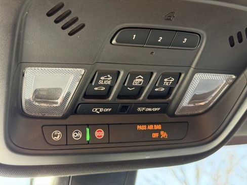 Used 2022 Chevrolet Traverse RS w/ LPO, Floor Liner Package image 20