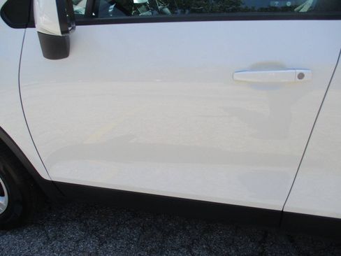 Used 2020 Chevrolet Trax LS AWD/4WD image 14
