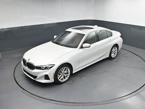 Used 2025 BMW 330i xDrive Sedan w/ Convenience Package image 33