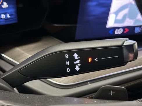 Used 2025 Chevrolet Suburban High Country AWD/4WD image 25