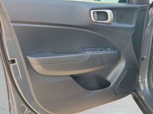 Used 2025 Hyundai Venue SEL FWD image 26