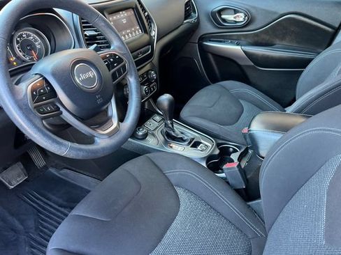 Used 2019 Jeep Cherokee Latitude w/ Popular Appearance Group AWD/4WD image 10