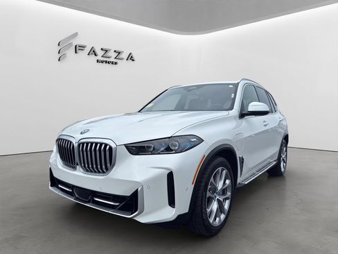 Used 2025 BMW X5 xDrive50e AWD/4WD image 1