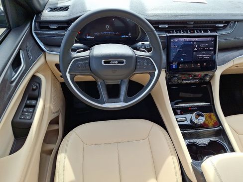 Certified 2025 Jeep Grand Cherokee L Limited image 11