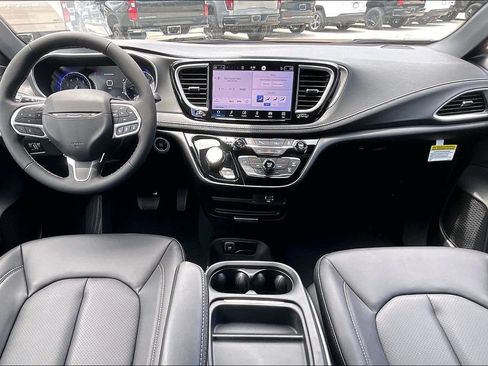 New 2027 Chrysler Pacifica Select FWD image 4