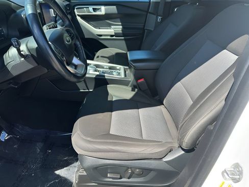 Used 2022 Ford Explorer XLT w/ Class IV Trailer Tow Package AWD/4WD image 10