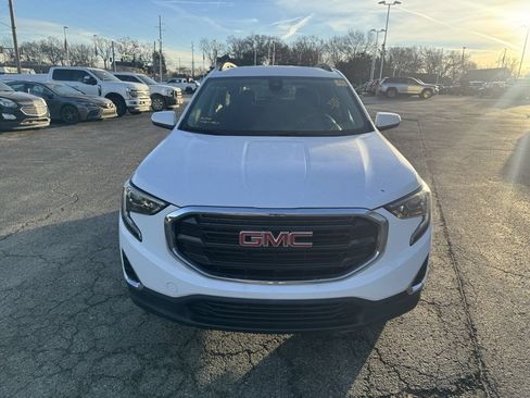 Used 2020 GMC Terrain SLE w/ Driver Convenience Package image 2