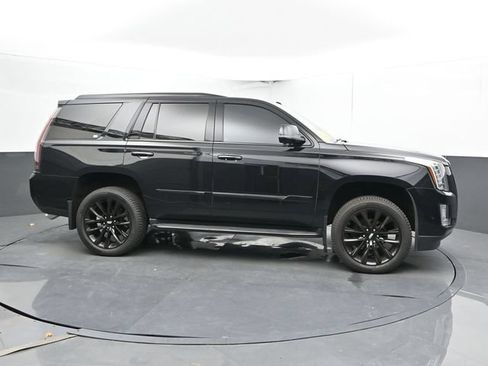 Used 2020 Cadillac Escalade Luxury w/ Escalade Sport Edition AWD/4WD image 4