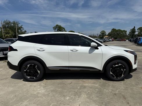 New 2026 Kia Sportage S image 3