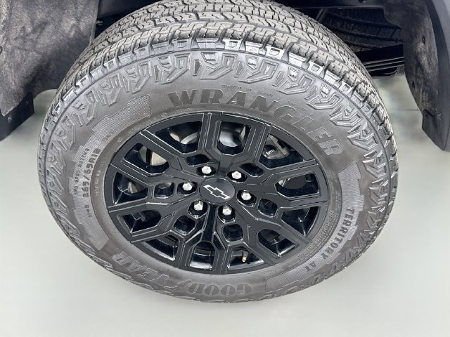 Used 2025 Chevrolet Colorado Trail Boss AWD/4WD image 30