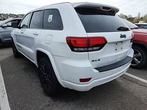 Used 2019 Jeep Grand Cherokee Altitude image 3
