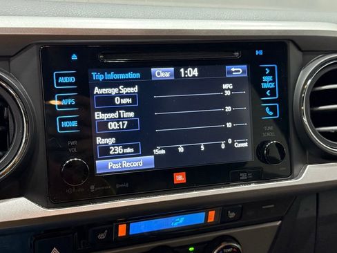 Used 2017 Toyota Tacoma Limited image 33