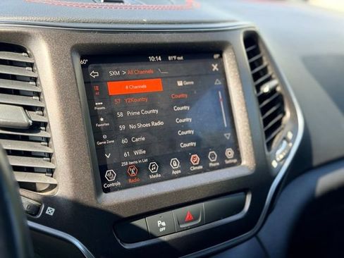 Used 2019 Jeep Cherokee Trailhawk w/ Cold Weather Group AWD/4WD image 14