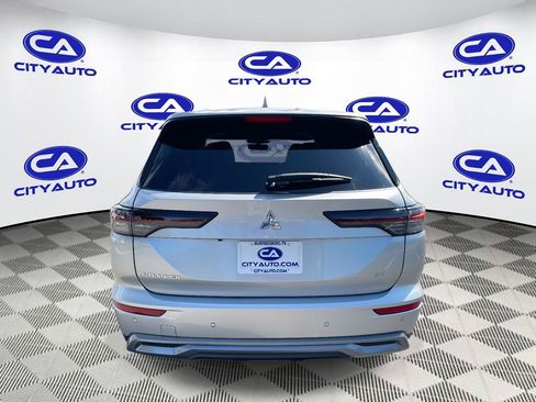 New 2025 Mitsubishi Outlander SE image 4