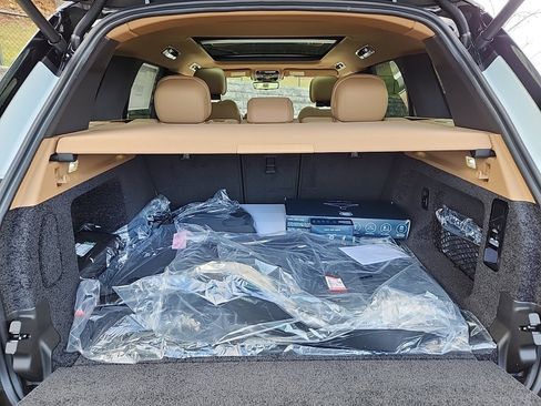 New 2025 Land Rover Range Rover SE image 13