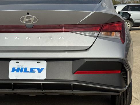 New 2026 Hyundai Elantra SE FWD image 9