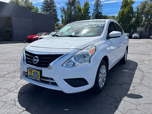 Used 2018 Nissan Versa SV FWD image 8