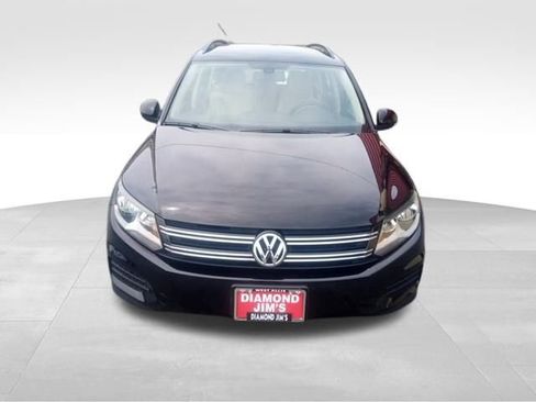 Used 2017 Volkswagen Tiguan S image 2