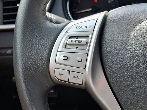 Used 2016 Nissan Rogue SL AWD/4WD image 23