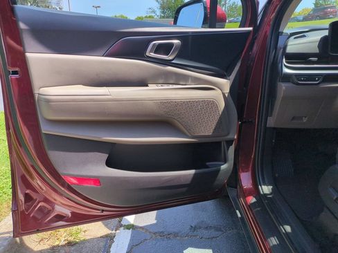 Used 2025 Kia Carnival FWD image 11