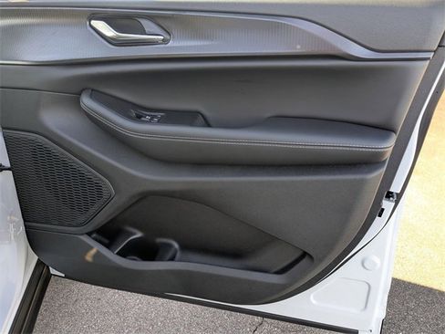 New 2025 Jeep Grand Cherokee L Laredo image 32