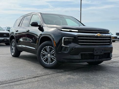 Used 2025 Chevrolet Traverse LT AWD/4WD image 2