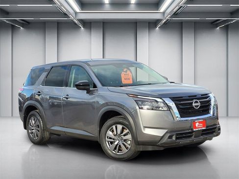 Used 2025 Nissan Pathfinder S image 1